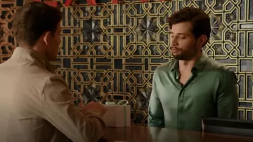 Haider Ackermann Silk Satin Shirt porté par Sam Jones (Rafael de la Fuente) vu dans Dynasty (S04E10)