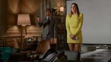 Alex Perry Rae Draped Mini Vestido usado por Fallon Carrington (Elizabeth Gillies) como se ve en Dinastía (S04E10)