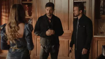 Veste frontale Ovadia & Sons Twill Button portée par Sam Jones (Rafael de la Fuente) vue dans Dynasty (S04E12)