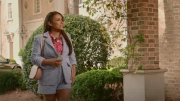 Cinq un Sept Khloe Bouclé Blazer usado por Cristal Carrington (Daniella Alonso) como se ve en Dinastía (S04E12)