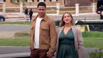 Maje Smocked Ruffled Dress portée par Rachel Recchia comme on le voit dans The Bachelorette (S19E08)