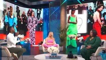 Boohoo Twist Detail Combinaison à jambe large portée par Loni Love comme on le voit dans E! News Daily Pop le 06 septembre 2022