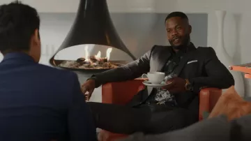 Dolce & Gabbana Button Down Chemise à manches longues à imprimé floral portée par Jeff Colby (Sam Adegoke) comme on le voit dans Dynasty (S04E13)