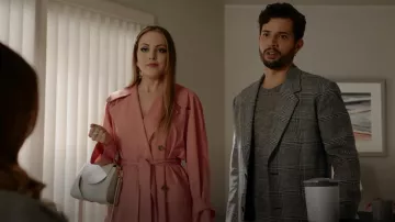 Sac Giaquinto Aline porté par Fallon Carrington (Elizabeth Gillies) vu dans Dynasty (S04E14)