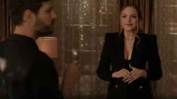 Saint Laurent Embossed Buttons Double Breasted Blazer porté par Fallon Carrington (Elizabeth Gillies) comme vu dans Dynasty (S04E14)