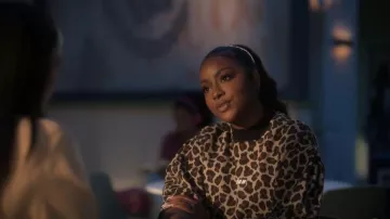 Sweat-shirt MSGM Animal-Print porté par Annika (Justine Skye) vu dans grown-ish (S05E08)