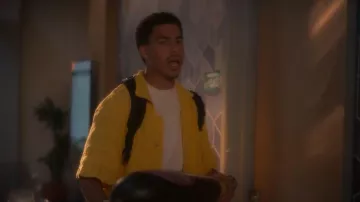 Casablanca Crochet Polo Shirt usado por Andre Johnson, Jr. (Marcus Scribner) como se ve en grown-ish (S05E08)