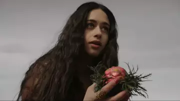 Baizaar Jewelry Brass Geometric Seed of Life Ring porté par Liz Ortecho (Jeanine Mason) vu à Roswell, Nouveau-Mexique (S04E13)