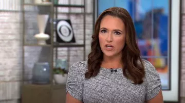 Karl Lagerfeld Paris Knit Sheath Vestido usado por Nikki Battiste como se ve en CBS Mornings el 08 de septiembre de 2022