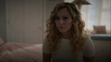 Forever 21 Side Ruched Cropped Tee usado por Courtney Whitmore (Brec Bassinger) como se ve en Stargirl de DC (S03E02)