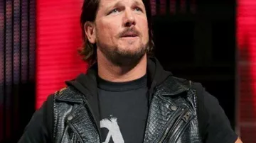 Chaleco con capucha de cuero genuino usado por A.J. Styles para WWE