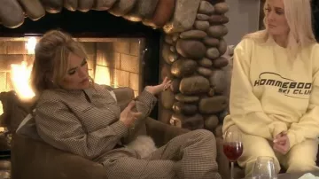 Combinaison Stella Mccartney à imprimé Houndstooth portée par Diana Jenkins dans The Real Housewives of Beverly Hills (S12E16)