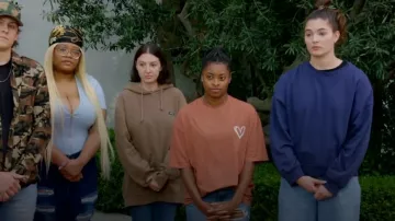 Shein Girls Heart Print Tee usada por Louise como se ve en Claim to Fame (S01E08)