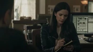 Veste IRO Han en Marine portée par Lois Lane (Bitsie Tulloch) vue dans Superman & Lois (S01E12)