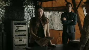 Veste Rag & Bone Slade portée par Lois Lane (Bitsie Tulloch) vue dans Superman & Lois (S01E14)