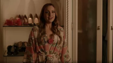 Rodarte Belted Printed Silk Crepe De Chine Robe portée par Fallon Carrington (Elizabeth Gillies) comme vu dans Dynasty (S04E16)