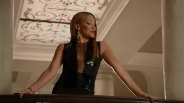 Combinaison Galvan Mesh et Satin Wide Leg portée par Dominique Deveraux (Michael Michele) vue dans Dynasty (S04E16)
