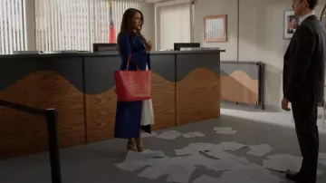 Christian Louboutin Victorilla Escarpins en cuir perforé portés par Cristal Carrington (Daniella Alonso) vus dans Dynasty (S04E16)