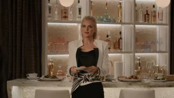 Bracelet chaîne Angelina Alvarez Battina porté par Alexis Carrington (Elaine Hendrix) vu dans Dynasty (S04E16)