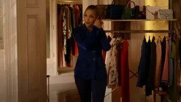 Pantalon galvan satiné porté par Fallon Carrington (Elizabeth Gillies) tel que vu dans Dynasty (S05E21)