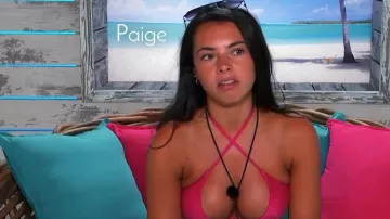 Traje de baño Shein Cross Front usado por Paige Thorne como se ve en Love Island (S08E18)