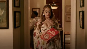 Oscar de la Renta Floral Silk Chiffon Gown & Cape porté par Fallon Carrington (Elizabeth Gillies) comme vu dans Dynasty (S05E21)
