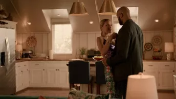 Pantalon taille haute Dolce & Gabbana Floral Jacquard porté par Dominique Deveraux (Michael Michele) vu dans Dynasty (S05E21)