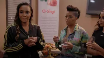 Adidas Originals Three Stripe Velour Loose Track Top porté par Contessa Metcalfe vu dans Married to Medicine (S09E08)