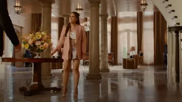 Zimmermann Botanica Book Print Drawstring Shorts usados por Cristal Carrington (Daniella Alonso) como se ve en Dinastía (S04E18)