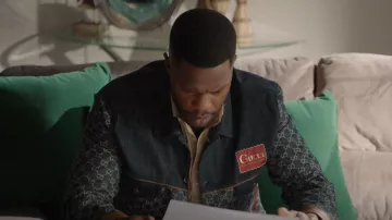 Veste Gucci Eco Organic Denim portée par Jeff Colby (Sam Adegoke) vue dans Dynasty (S04E20)