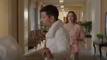 Alice + Olivia Sylvie Fuzzy Cropped Cardigan worn by Kirby Anders (Maddison Brown) as seen in Dynasty (S04E20)