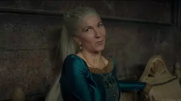 Boucles d’oreilles portées par la princesse Rhaenys Targaryen (Eve Best) dans la série télévisée House of the Dragon (saison 1 épisode 2)