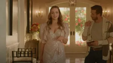 La robe Attico Rose Mini Wrap portée par Fallon Carrington (Elizabeth Gillies) vue dans Dynasty (S04E19)