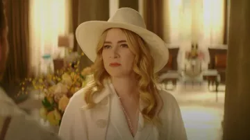 Eugenia Kim Dita Incognito Wool Fedora porté par Amanda Carrington (Eliza Bennett) vu dans Dynasty (S04E19)