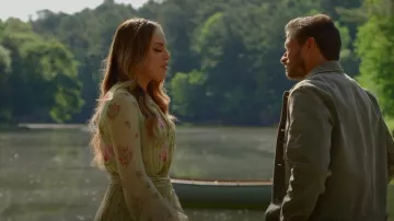 Giambattista Valli Robe à imprimé floral en soie drapée portée par Fallon Carrington (Elizabeth Gillies) vue dans Dynasty (S04E19)