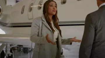 Alice + Olivia Justin Satin Roll Cuff Blazer porté par Cristal Carrington (Daniella Alonso) vu dans Dynasty (S04E21)