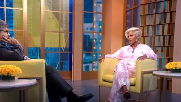 Lanvin Camouflage-Print Silk-Blend Jacquard Blouse porté par Tamron Hall vu dans Good Morning America le 12 septembre 2022