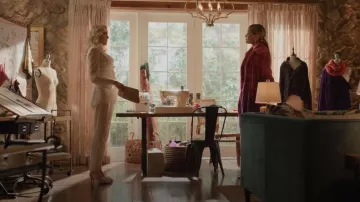 Dolce & Gabbana High Rise Cotton Blend Cordonetto Lace Pantalones usados por Alexis Carrington (Elaine Hendrix) como se ve en Dynasty (S04E21)