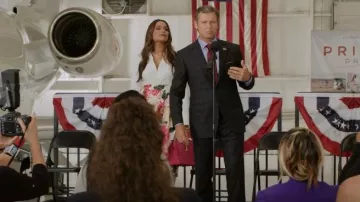 Saint Laurent Cabas Chyc Tote Bag porté par Cristal Carrington (Daniella Alonso) vu dans Dynasty (S04E21)