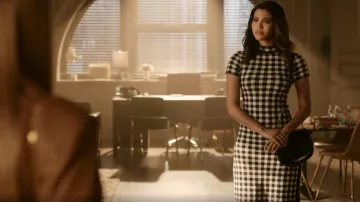 Vestido Staud Heli usado por Eva (Kara Royster) como se ve en Dinastía (S04E22)