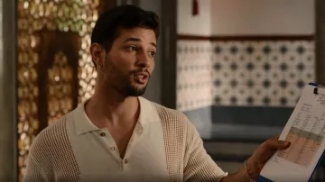 Polo à manches courtes Dsquared2 Mesh Insert porté par Sam Jones (Rafael de la Fuente) vu dans l’émission de télévision Dynasty (S04E22)