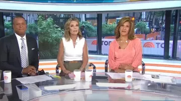 Tory Burch Poplin Jupe plissée portée par Savannah Guthrie comme vu dans Today le 13 septembre 2022