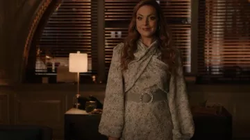 B Low El cinturón Clara Cinturón de cuero usado por Fallon Carrington (Elizabeth Gillies) como se ve en Dinastía (S04E22)
