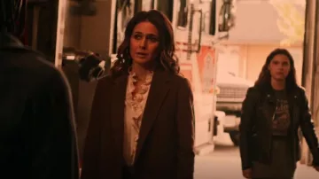 Babaton Stedman Coat worn by Lana Lang Cushing (Emmanuelle Chriqui) as seen in Superman & Lois (S02E15)