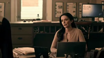 Théorie Cashmere Henley porté par Lois Lane (Bitsie Tulloch) vu dans Superman & Lois (S02E15)