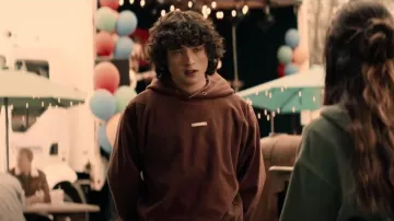 Maison Margiela Red Label Hoodie usada por Jordan Kent (Alexander Garfin) como se ve en Superman & Lois (S02E15)