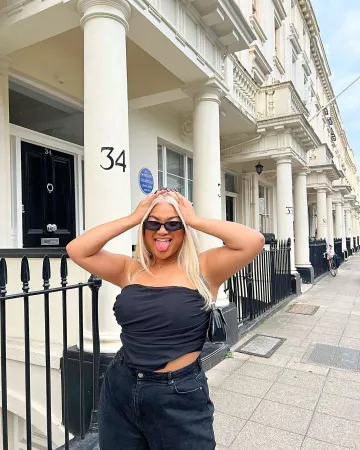 The black top worn by Anais on his Instagram account@flawlessbyanais