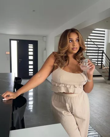 La copa de vino de YanissaXoxo en su account@yanissaxoxo de Instagram