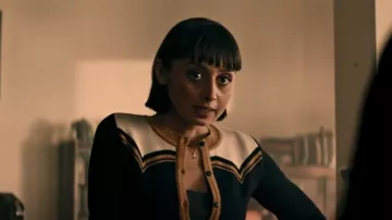 Palava Vera Jacquard Caballo Cardigan usado por Chrissy Beppo (Sofia Hasmik) como se ve en Superman & Lois (S02E15)