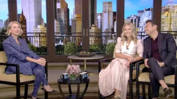 Magda Butrym Polka-Dot Satin Blazer usado por Naomi Watts como se ve en VIVO con Kelly y Ryan el 14 de septiembre de 2022